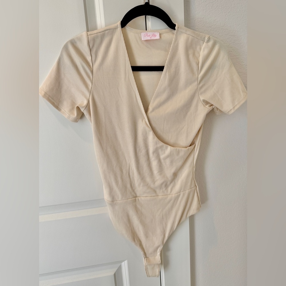 Short sleeve body suit